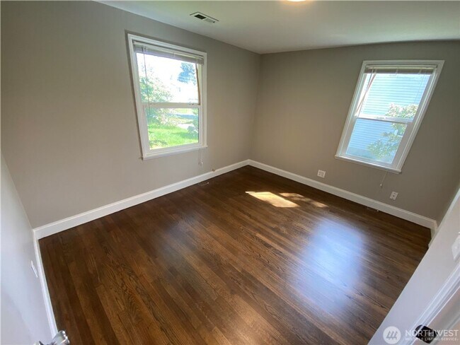 Building Photo - 2bd/1ba Seatac Home
