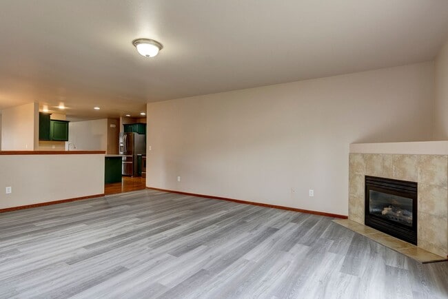 Building Photo - 3 Bedroom/2 Bath with garage home in Crosby Commons