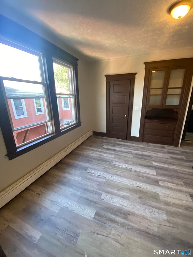 Building Photo - 850 Park St