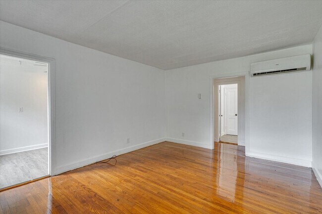 Building Photo - 4700 Montview Dr