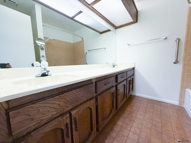 Building Photo - 10476 S Del Montes