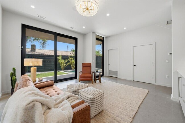 Building Photo - 1403 Barton Hills Dr