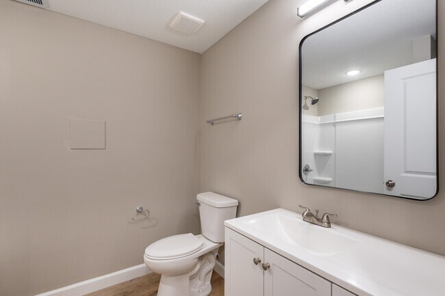 Building Photo - 25 Poplar Hill Dr