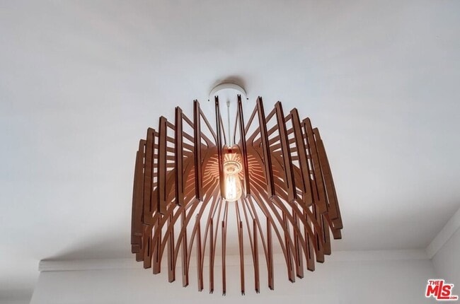 Building Photo - 1275 Havenhurst Dr