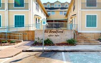 Building Photo - 811 Bradford Ave