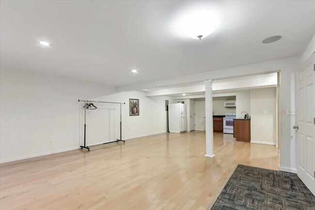 Building Photo - 627 Fox Hill Estates Dr