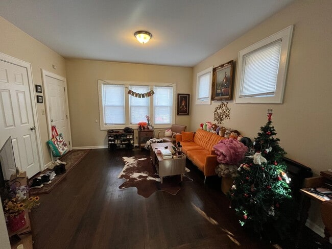 Building Photo - 1209-09B E Kane Pl