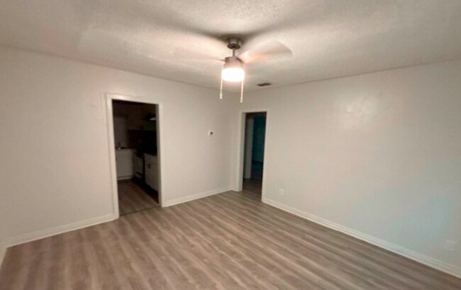 Building Photo - 3024 W 1st St