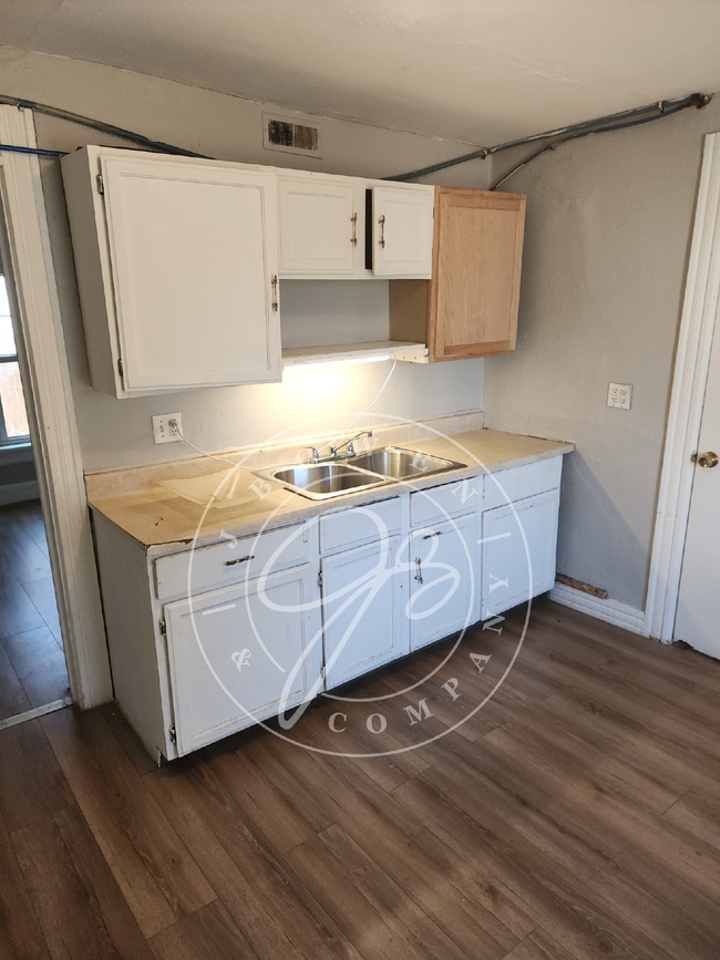 Building Photo - "Charming 4-Bedroom Home in South Toledo w...