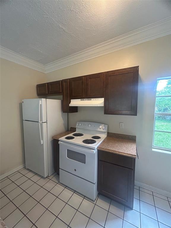 Building Photo - 127 Country Club Dr