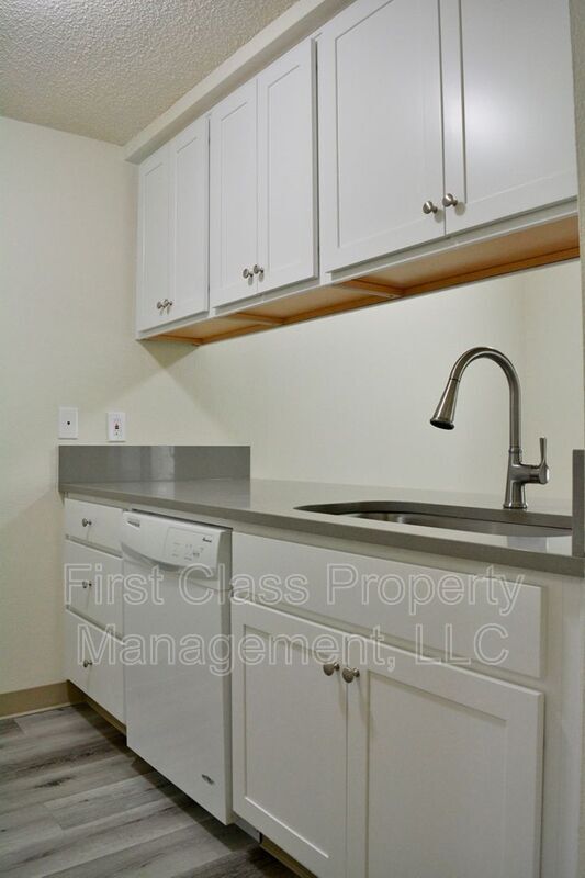 Building Photo - 3648 SW Beaverton Hillsdale Hwy