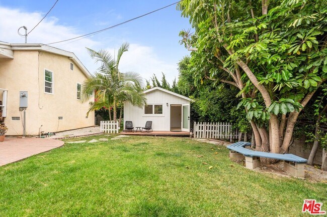 Building Photo - 3325 S Bentley Ave