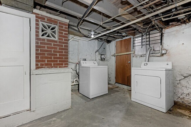 Building Photo - Charming Updated Rowhome in Belair-Edison – Move-In Ready!