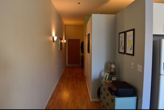 Building Photo - 1924 N Hubbard St