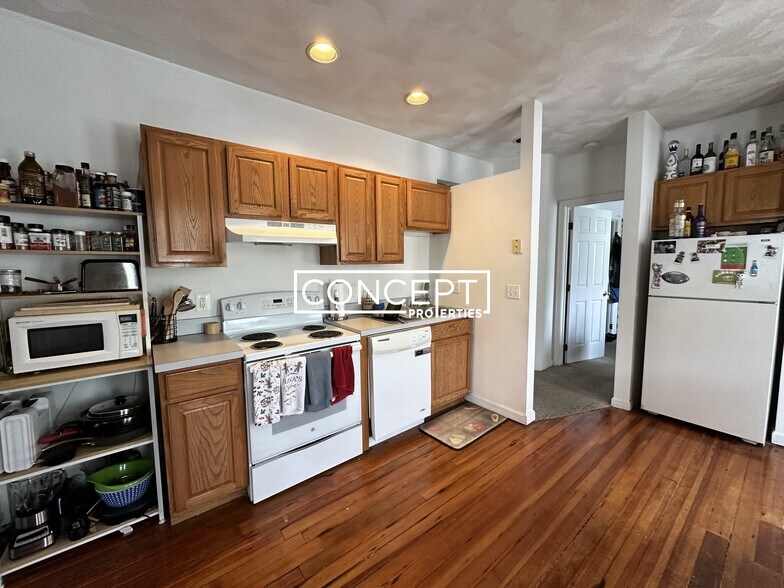 Building Photo - 58 Mansfield St