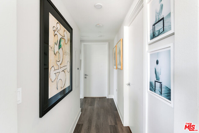 Building Photo - 6030 S Seabluff Dr