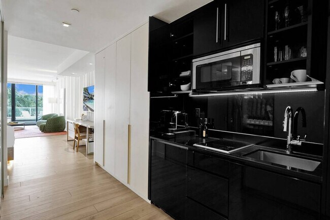 Building Photo - 2201 Collins Ave