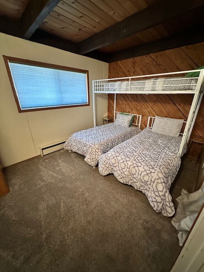 Building Photo - Cozy Cottage located Near Heavenly Ski Are...