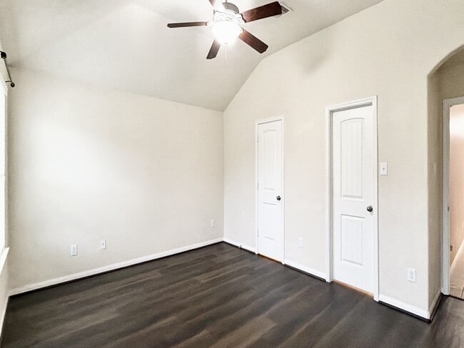 Building Photo - 11823 Green Colling Park Dr