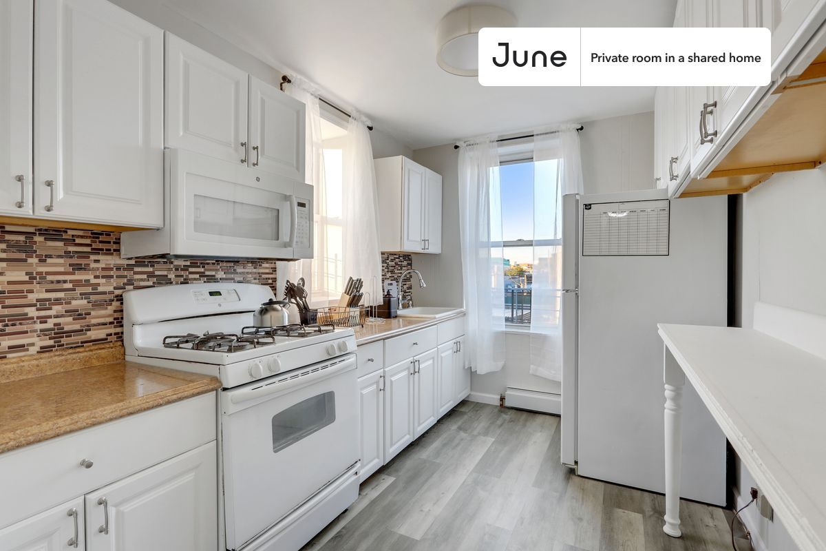 Building Photo - Room in Shared 3 bed/1 bath home in Ridgewood