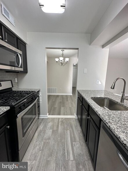 Building Photo - 1003 Oswego Ct