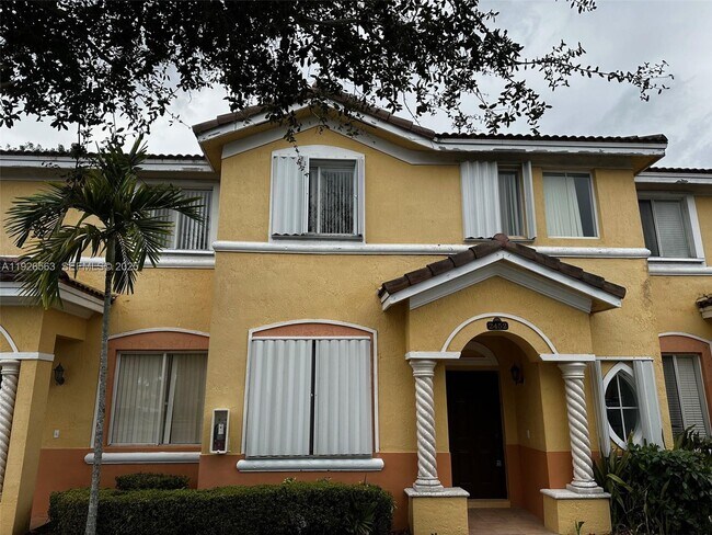 Primary Photo - 2452 SE 14th Ave