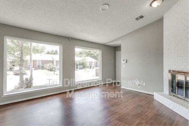 Building Photo - 210 Kathleen Dr