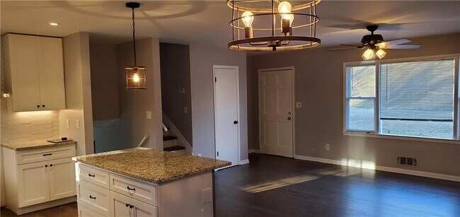 Building Photo - 2647 Hatfield Cir SE