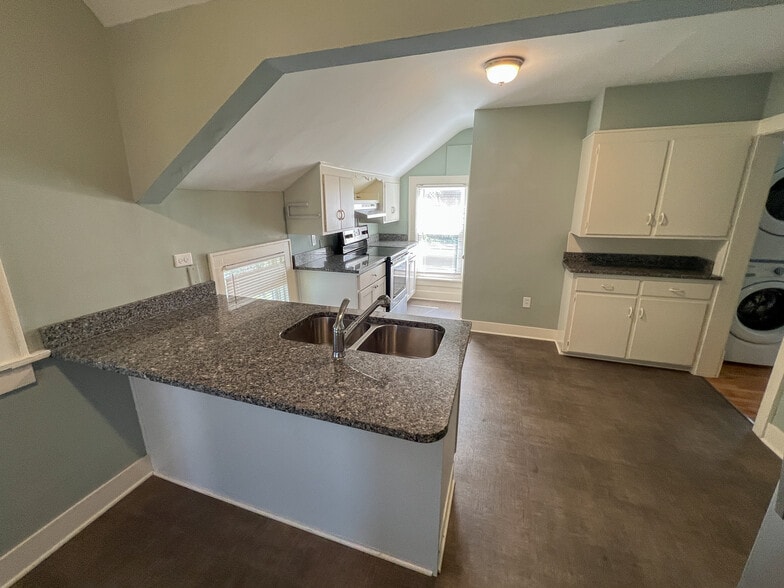 Building Photo - 710 Morris Ave SE