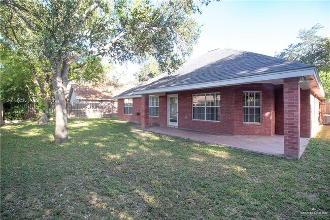 Building Photo - 11 Fawn Cir