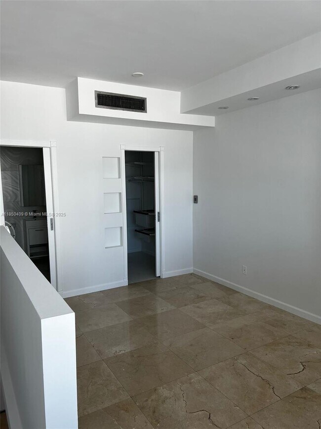 Building Photo - 690 SW 1st Ct