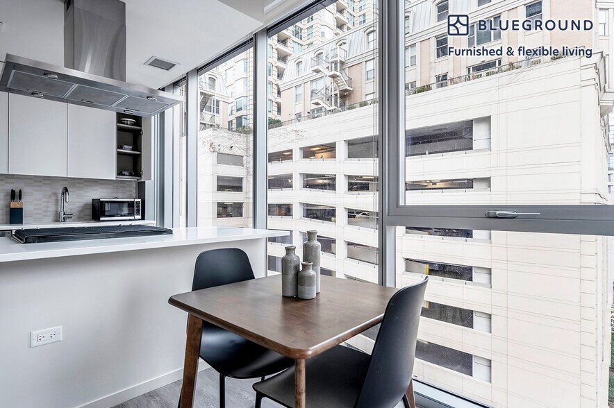 Building Photo - 8 E Huron St