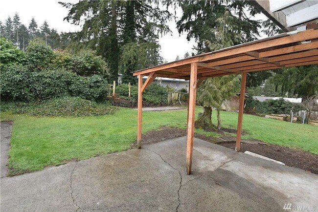 Building Photo - Bellevue Home in Phanton lake Area