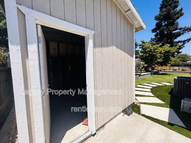 Building Photo - 3047 Mill Oak Way