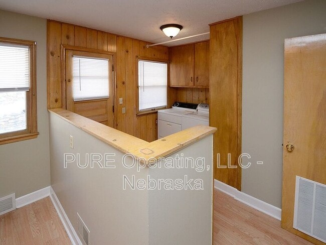 Building Photo - 5156 Pierce St