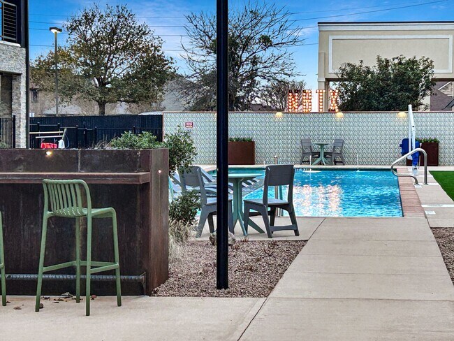 Building Photo - Resort-Style Living at Dovetail | 2 Bed / 2 Bath | Gated Entry