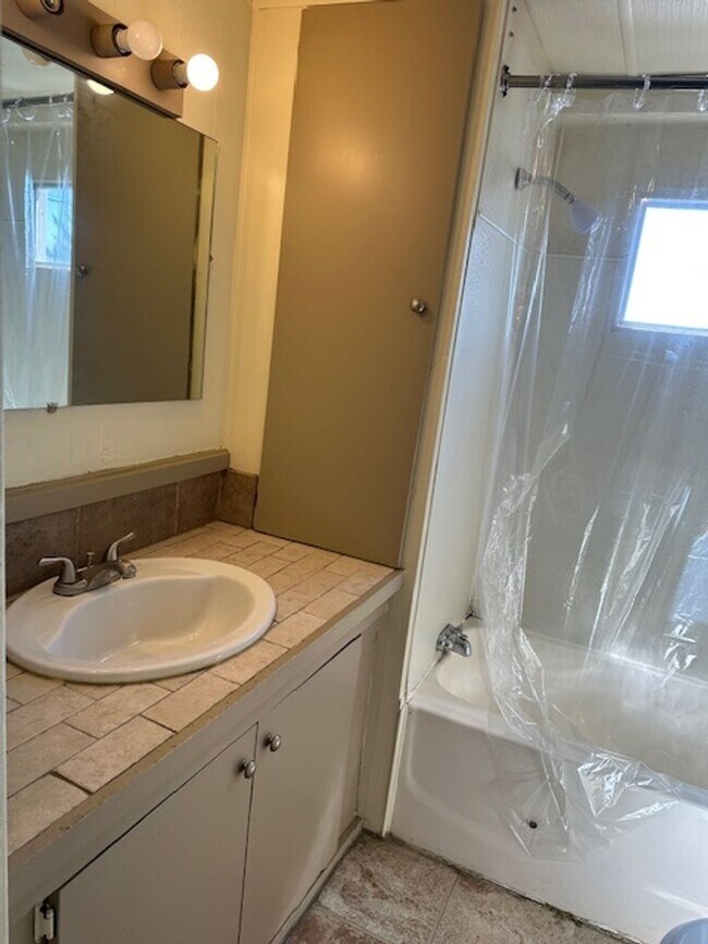 Building Photo - 2729 Herr St