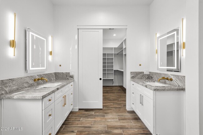 Building Photo - 22926 W La Mirada Dr