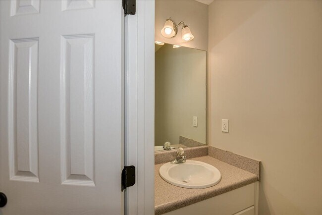 Building Photo - 1021 Mansford Ln