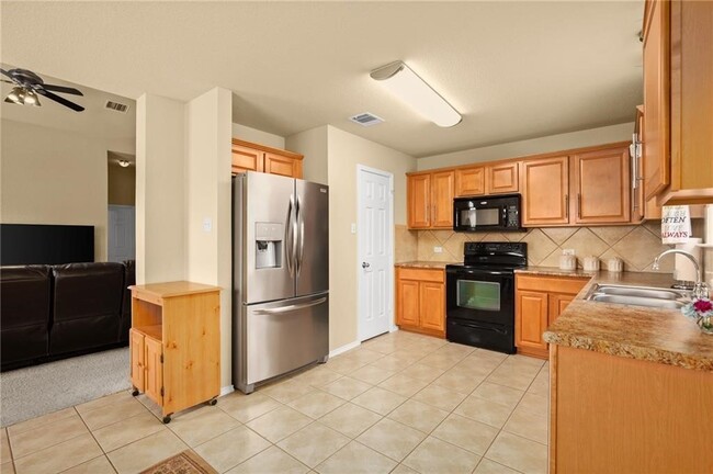 Building Photo - 921 Gentry Dr