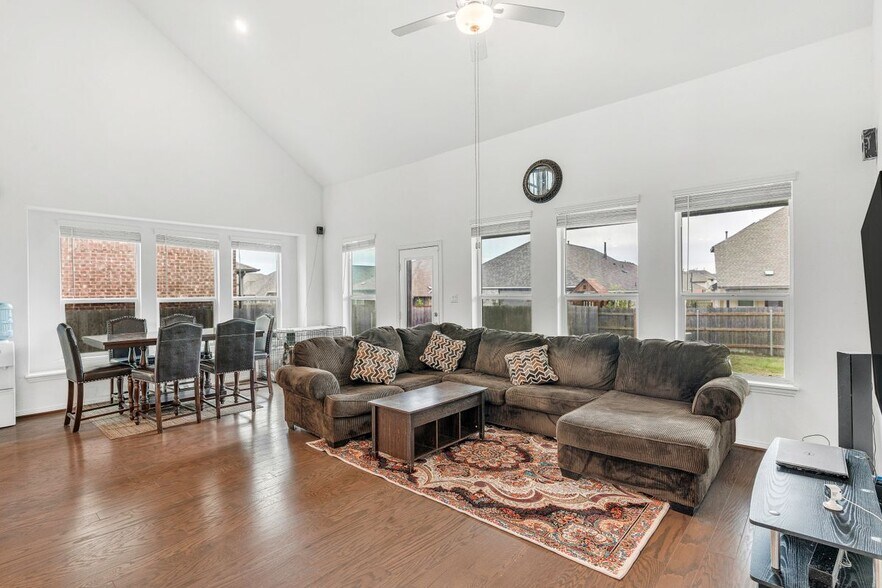 Building Photo - 133 Lenera Dr