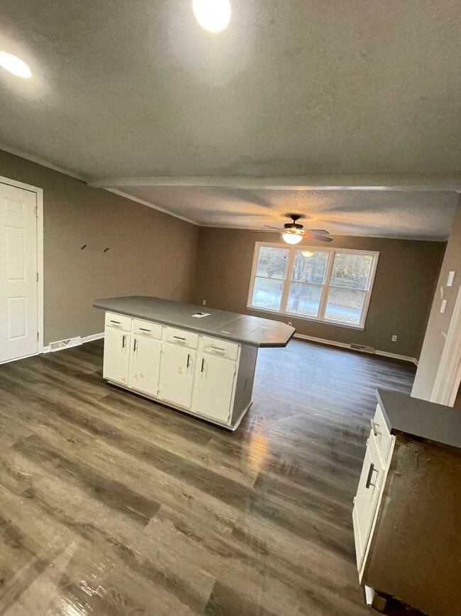 Building Photo - 112 Sycamore Rd