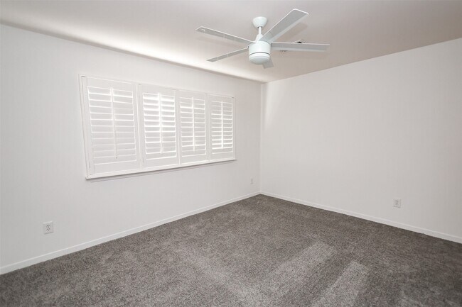 Building Photo - 2302 W Settler's Way
