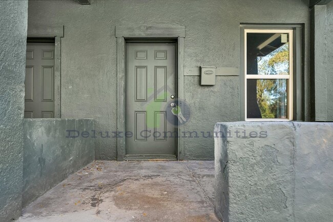 Building Photo - 724-724 Adams St SE