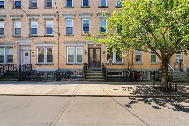 Building Photo - 349 7th St