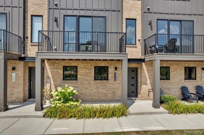 Building Photo - 1087 Hampton Cir