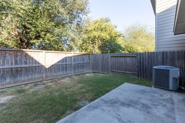 Building Photo - 11413 Hackmatack Way