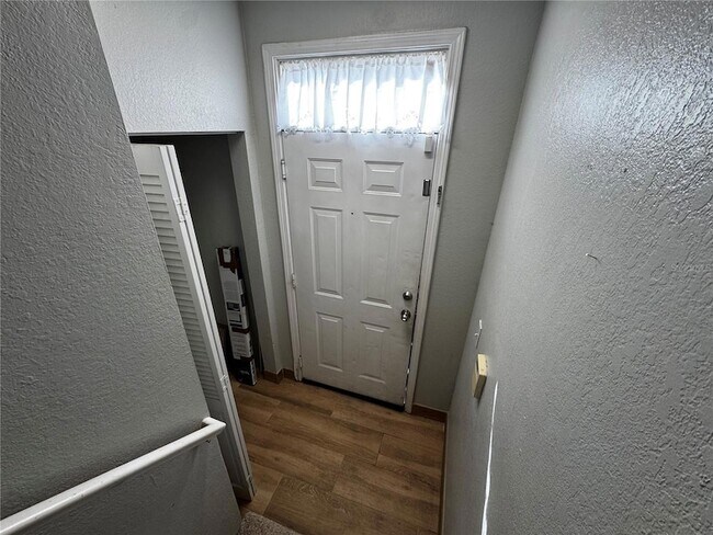 Building Photo - 9141 Lee Vista Blvd