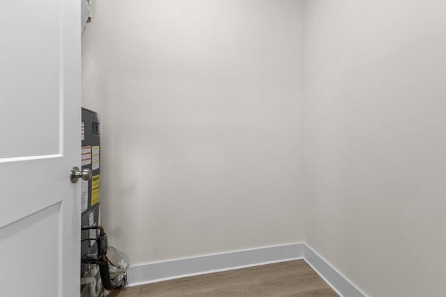 Building Photo - AVAILABLE NOW. 3 BED 1 BATH. IDEAL LOCATION IN BELLVUE. CLOSE TO EVERYTHING WEST NASHVILLE. NEWLY...