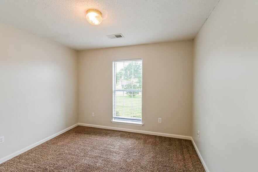 Building Photo - 7292 Crystal Dr